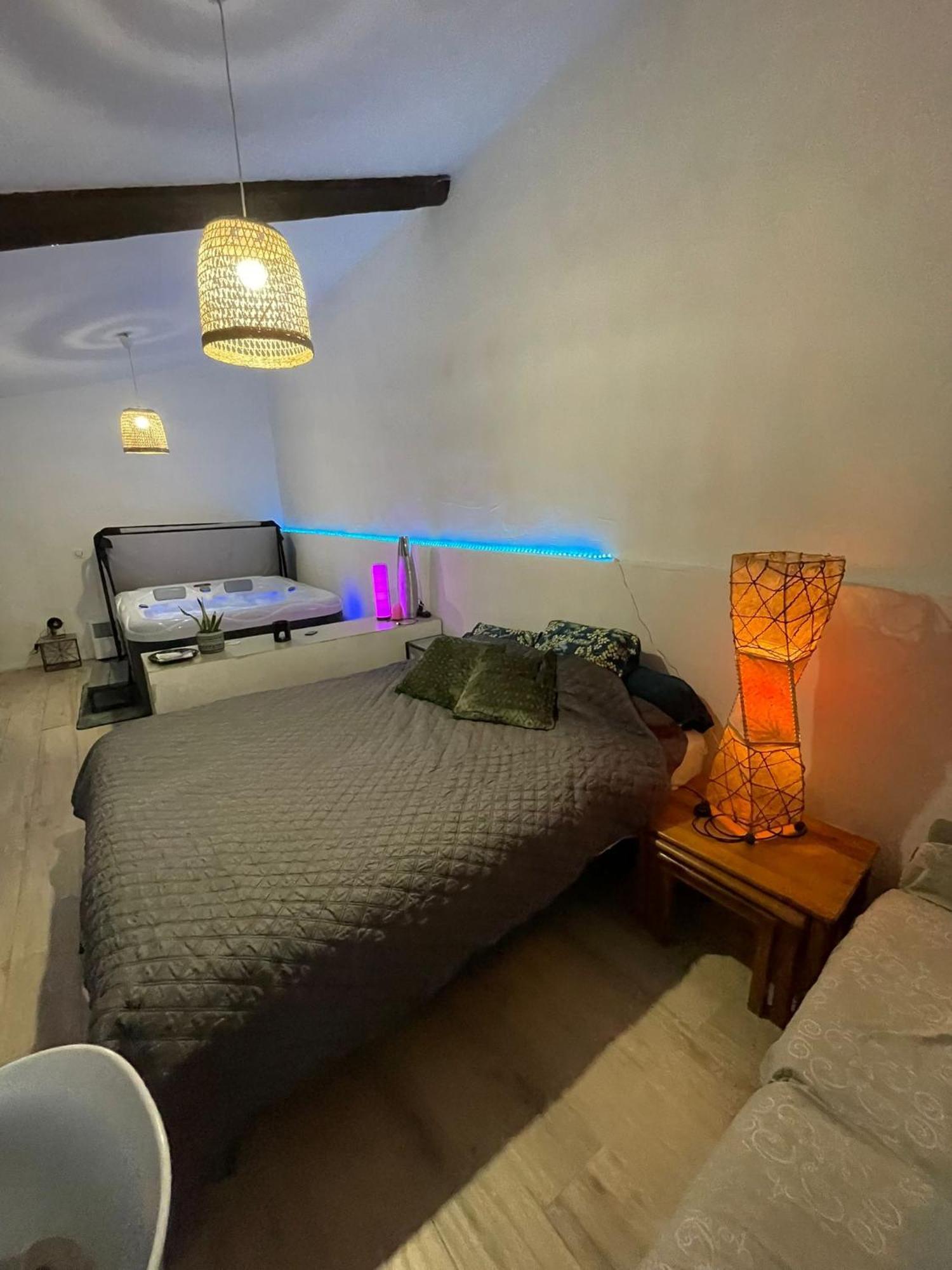 Les Prairies Mas Roux Guest House Raphèle Екстериор снимка
