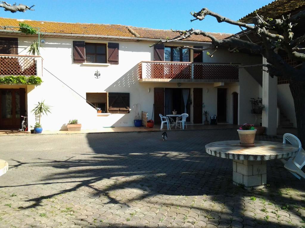 Les Prairies Mas Roux Guest House Raphèle Екстериор снимка
