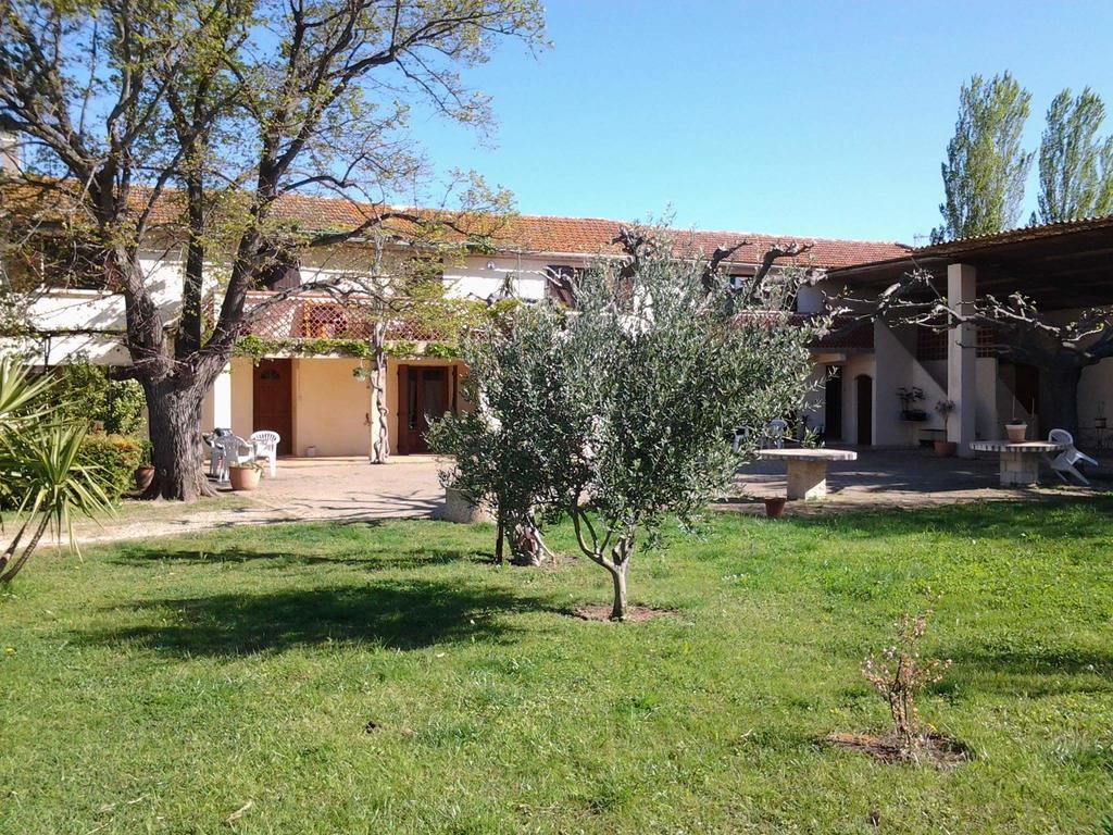 Les Prairies Mas Roux Guest House Raphèle Екстериор снимка