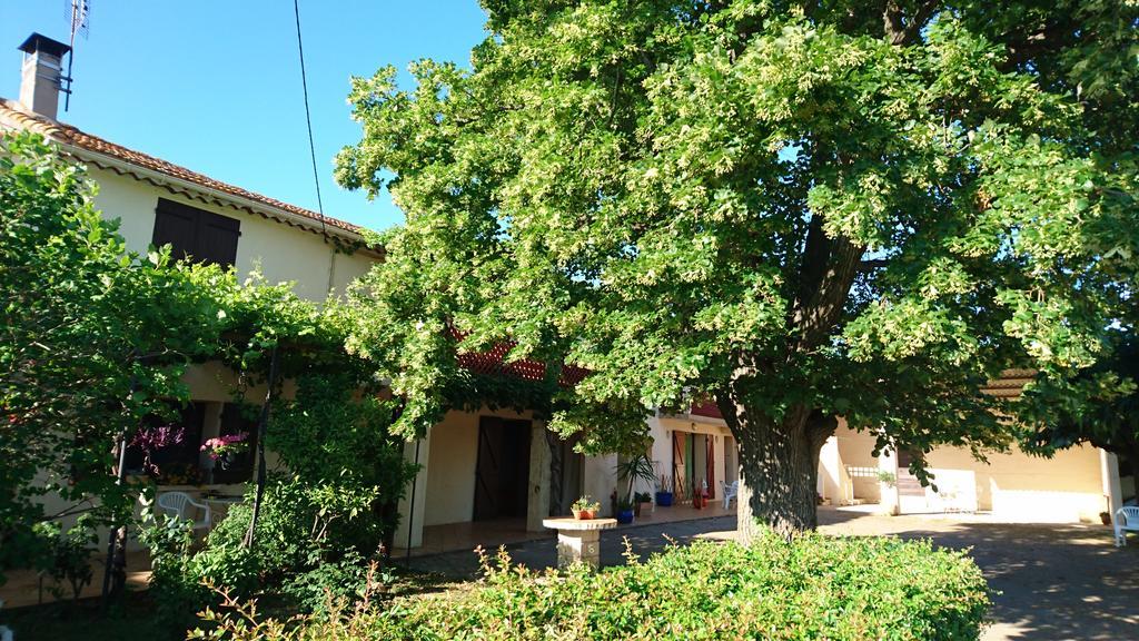 Les Prairies Mas Roux Guest House Raphèle Екстериор снимка
